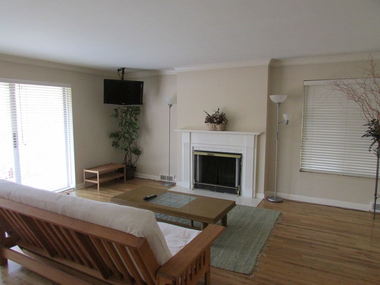 2420 E Kensington Ave - Photo 3 of 11