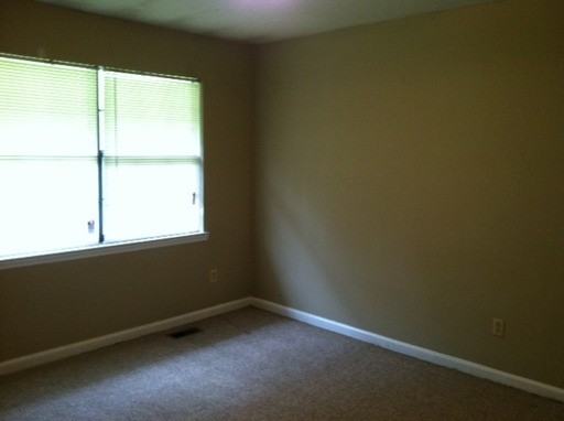 1646 Thrasher Pike - Photo 2 of 6