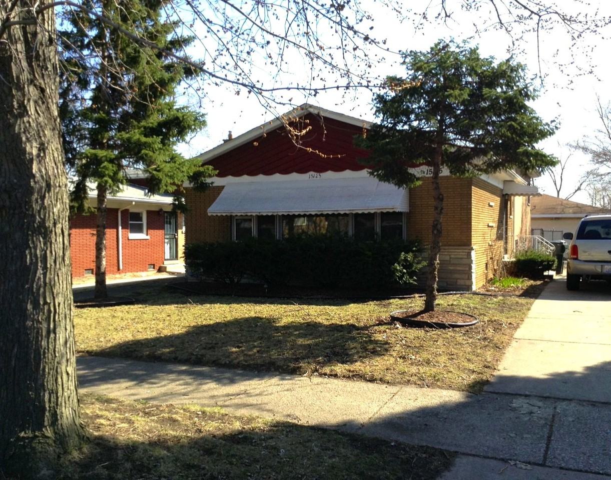 15125 East End Ave - Photo 2 of 3