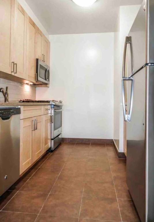 90 Washington St #PHH - Photo 7 of 10