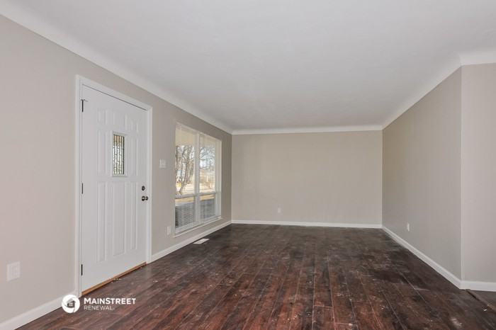 11 Jamestown Dr - Photo 3 of 7