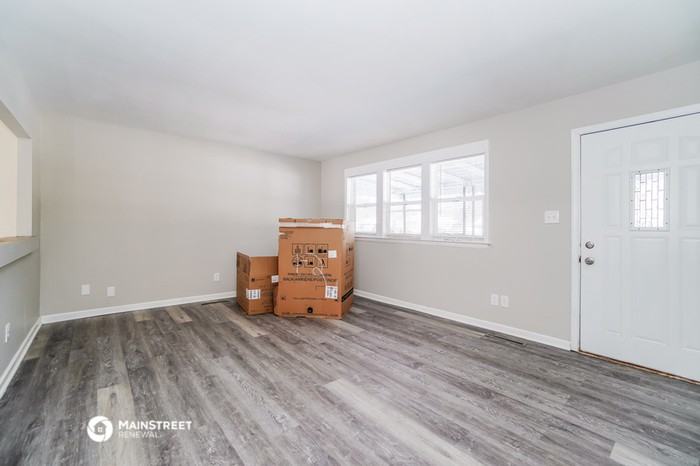 1597 S Hamilton Rd - Photo 2 of 9