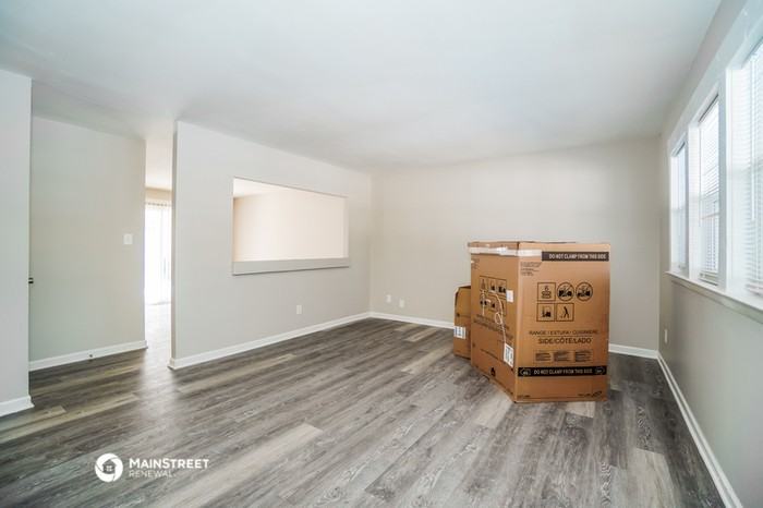 1597 S Hamilton Rd - Photo 3 of 9