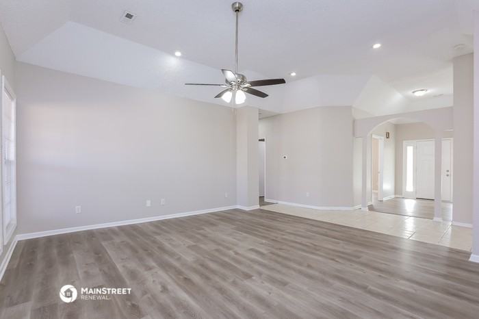 204 W 24th St - Photo 3 of 16