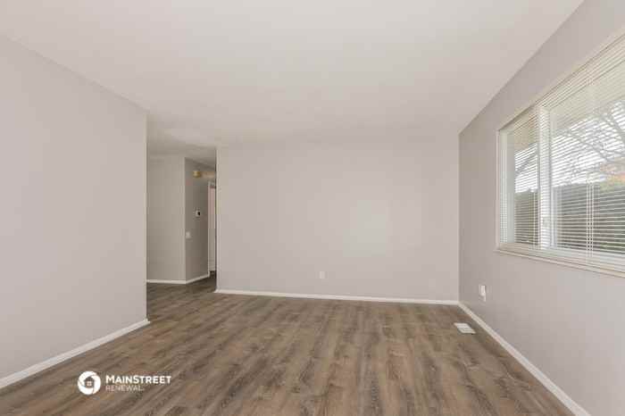 1547 Champlin Dr - Photo 3 of 16
