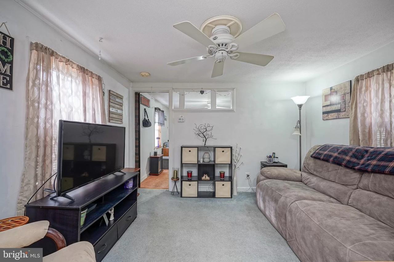 321 Delaware Avenue - Photo 3 of 9