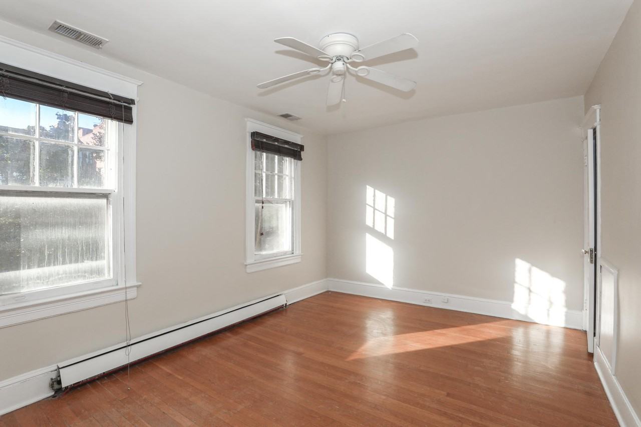 1843 Newton St Nw - Photo 3 of 8