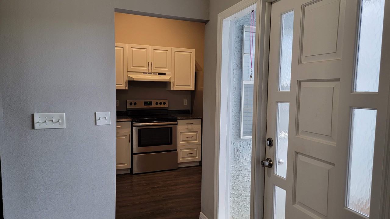 3315 Hibiscus Dr - Photo 3 of 8