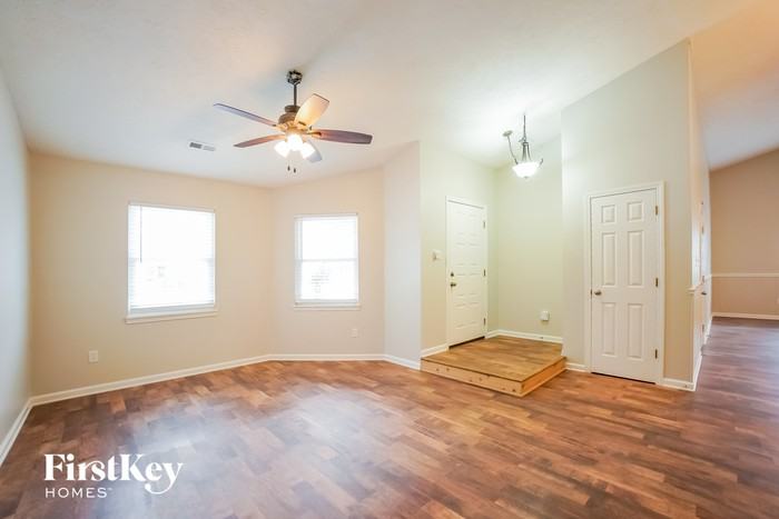 825 Country Ln - Photo 2 of 15