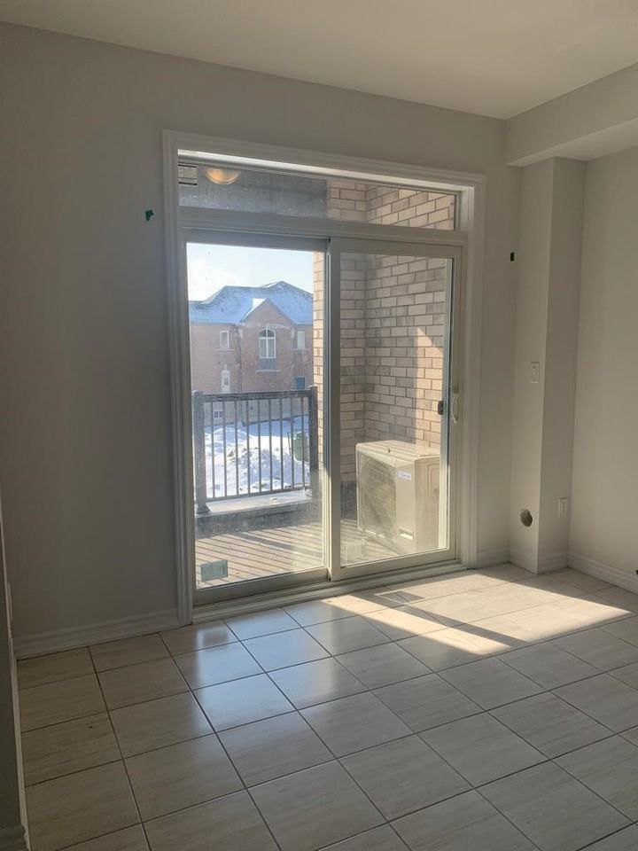 170 Sandalwood Parkway East - Photo 2 of 11