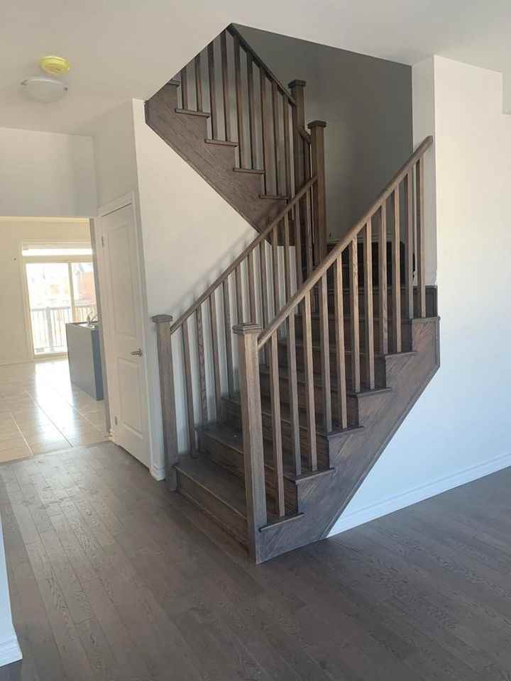 170 Sandalwood Parkway East - Photo 3 of 11