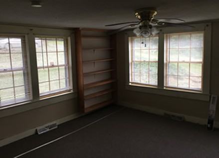 435 W Queen St - Photo 3 of 13