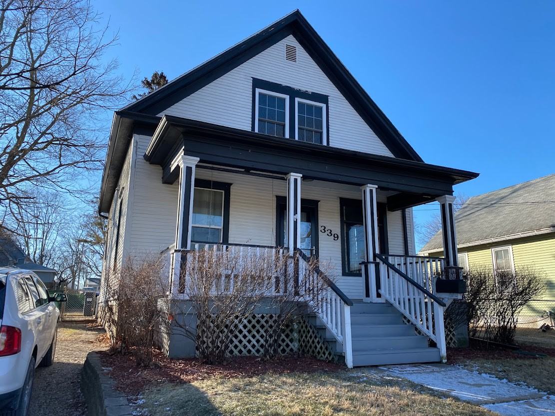 339 E Lincoln St - Photo 2 of 18