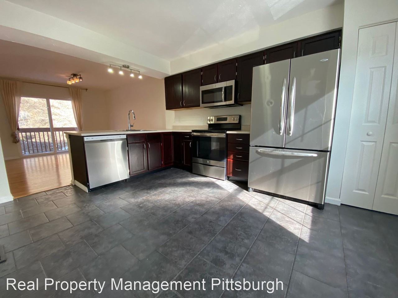 105 Cathedral Ct - Photo 2 of 13