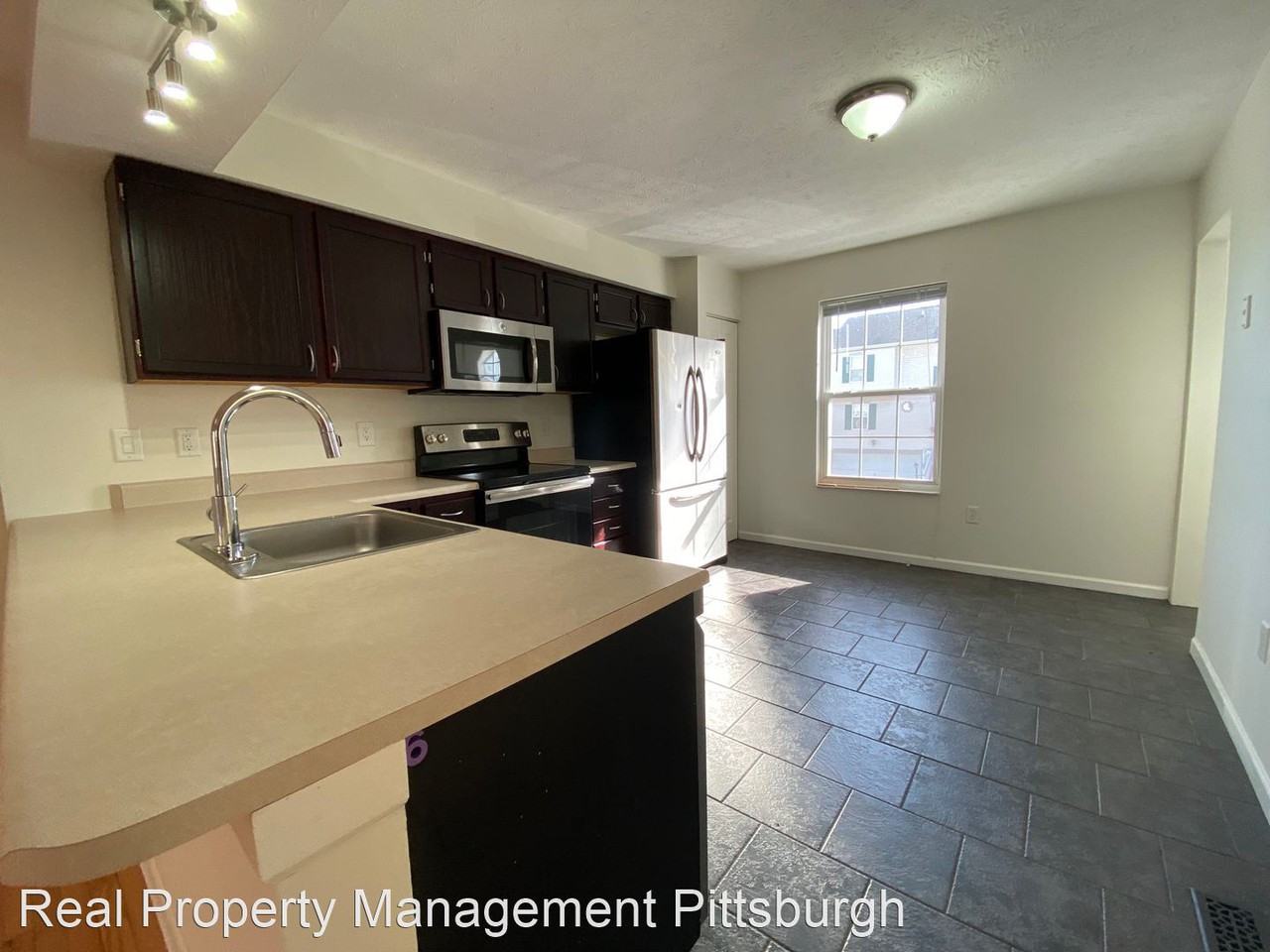 105 Cathedral Ct - Photo 3 of 13