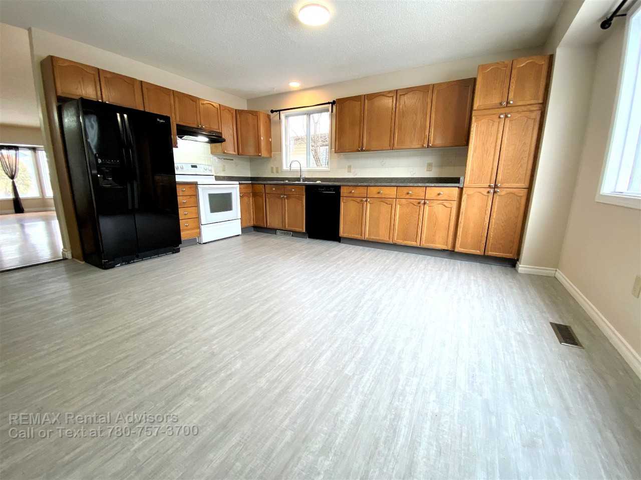 1131 49 St Nw - Photo 3 of 23