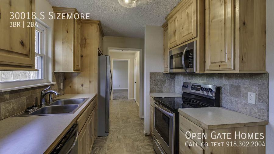 30018 S Sizemore Rd - Photo 2 of 41