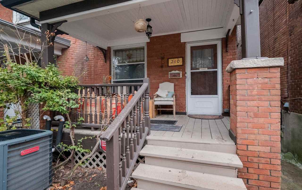 210 Indian Grove, Toronto, ON M6P 2H2 4 Bedroom House for 4,500/month