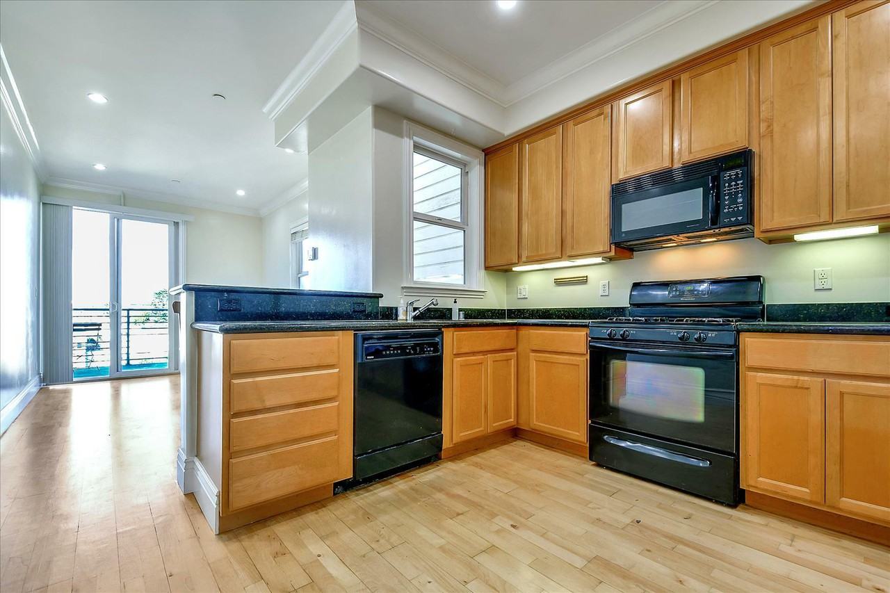 134 Hancock St - Photo 3 of 11