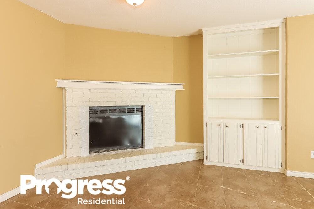 14515 Ne 6th St - Photo 3 of 23