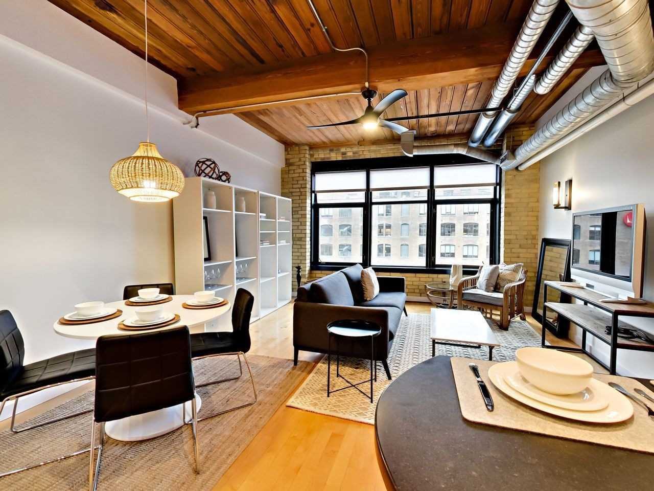 Wellington Street West #405