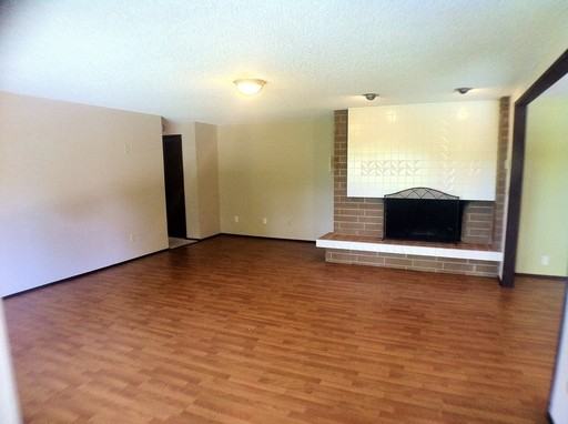 3201 Halverson Ave - Photo 2 of 16