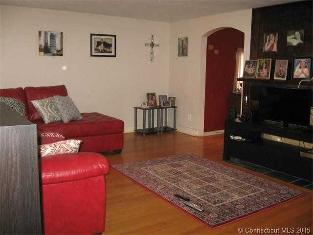 445 Forbes St - Photo 3 of 8