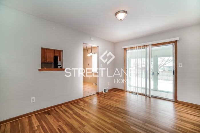 1106 Saint Matthew Ave - Photo 3 of 10