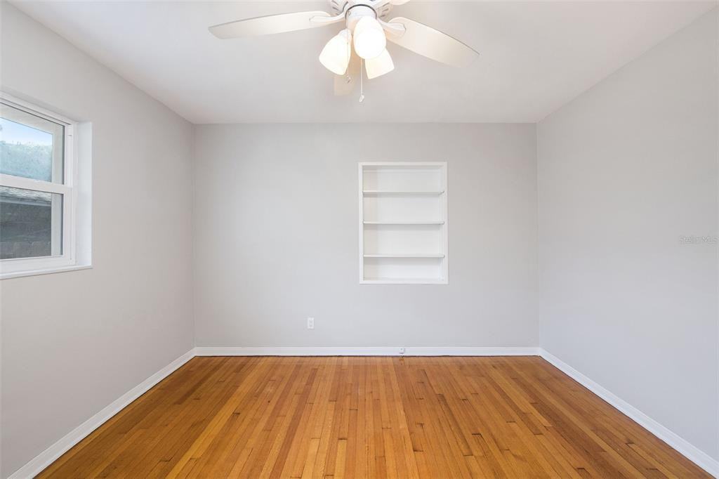 930 38th Avenue Northeast - Photo 2 of 12