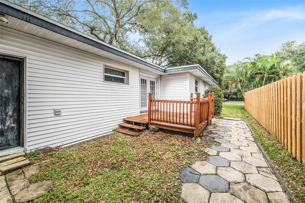 930 38th Avenue Northeast - Photo 3 of 12