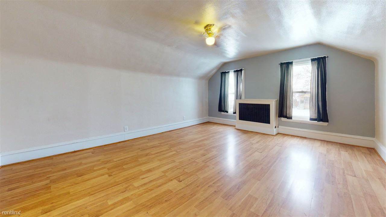 205 3rd Ave NE - Photo 2 of 7