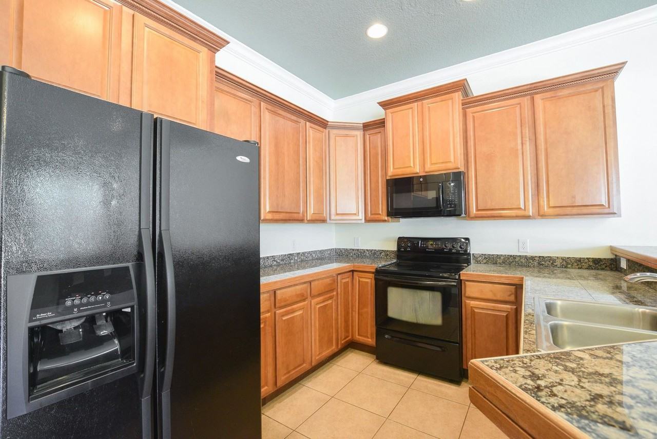 2126 University Dr #4 - Photo 2 of 10