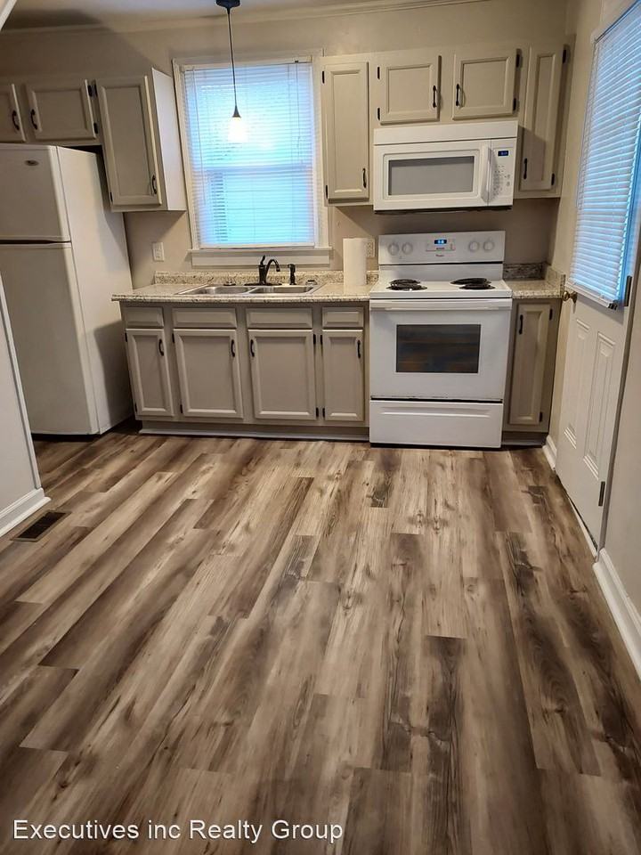 1213 Keswick Ln - Photo 2 of 16