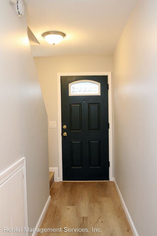 1312 Ne Hogan Dr - Photo 3 of 25