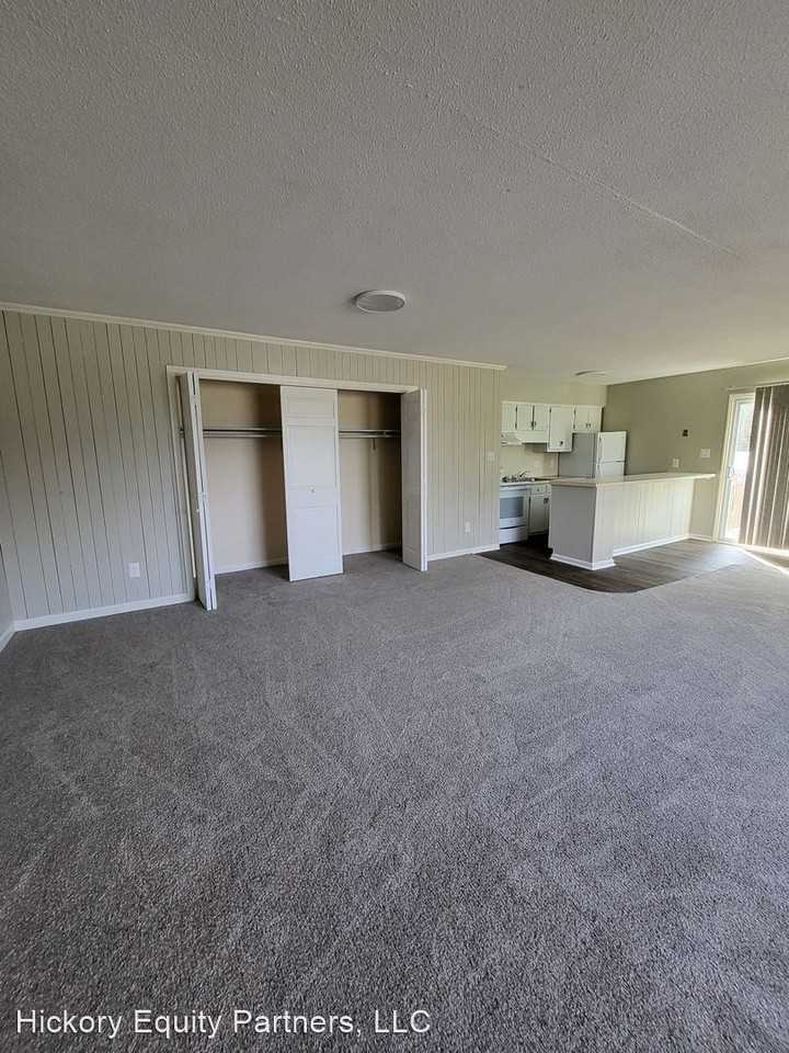 810 10th Stree Blvd NW, Hickory - Photo 2 of 7