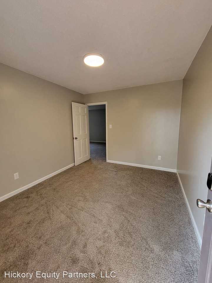 810 10th Stree Blvd NW, Hickory - Photo 3 of 7