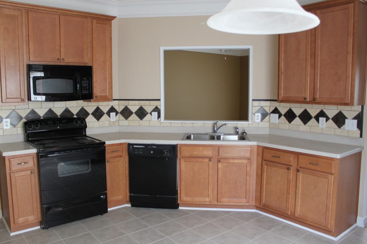 8725 Cornwall St - Photo 2 of 8