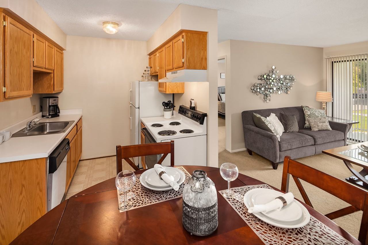 Clinton Manor Apartments - Photo 6 of 22