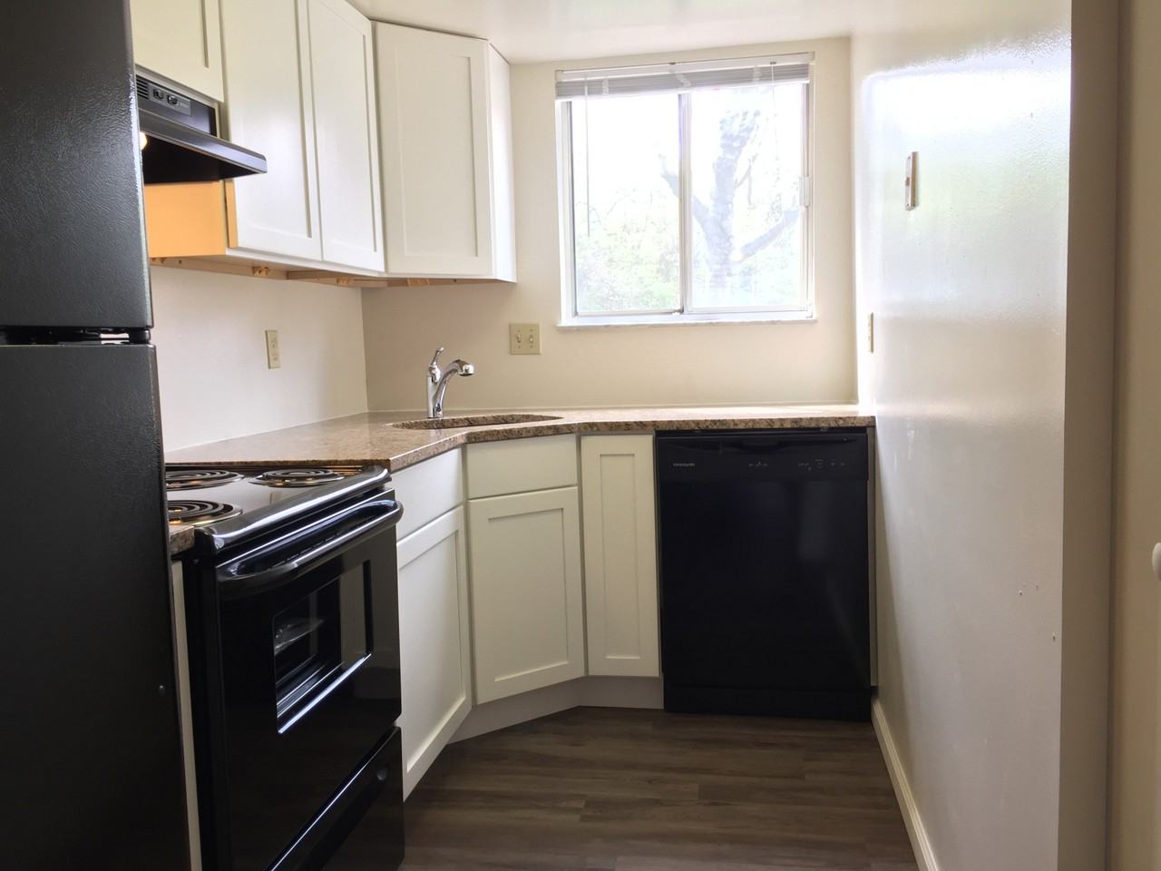 Sutton Place Apartments and Townhomes - Photo 2 of 50