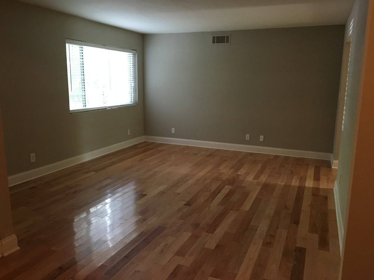 Briarcliff Court Condos - Photo 6 of 14