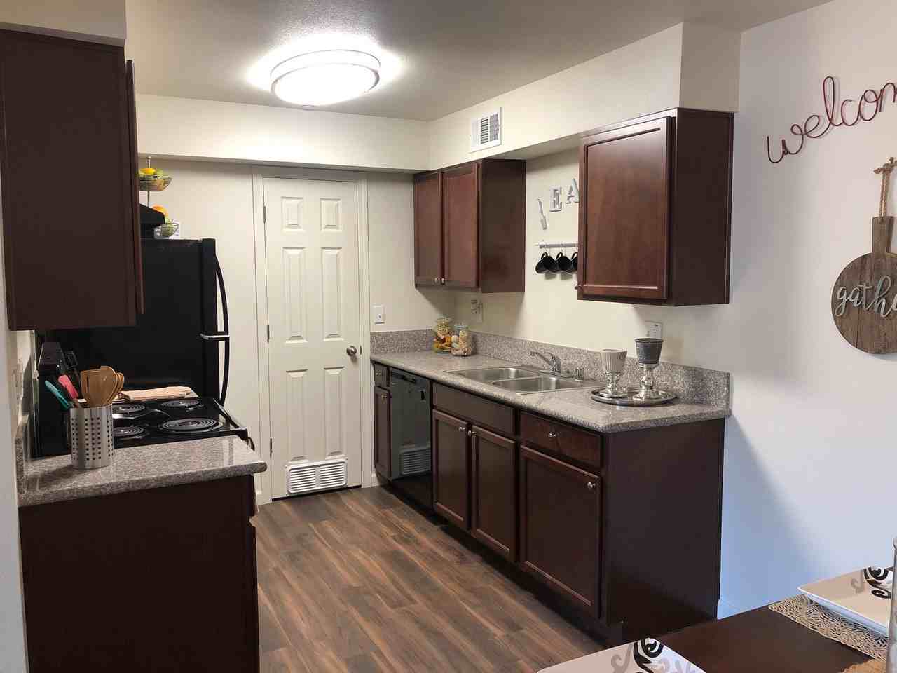 Sunset Sands - Photo 4 of 28