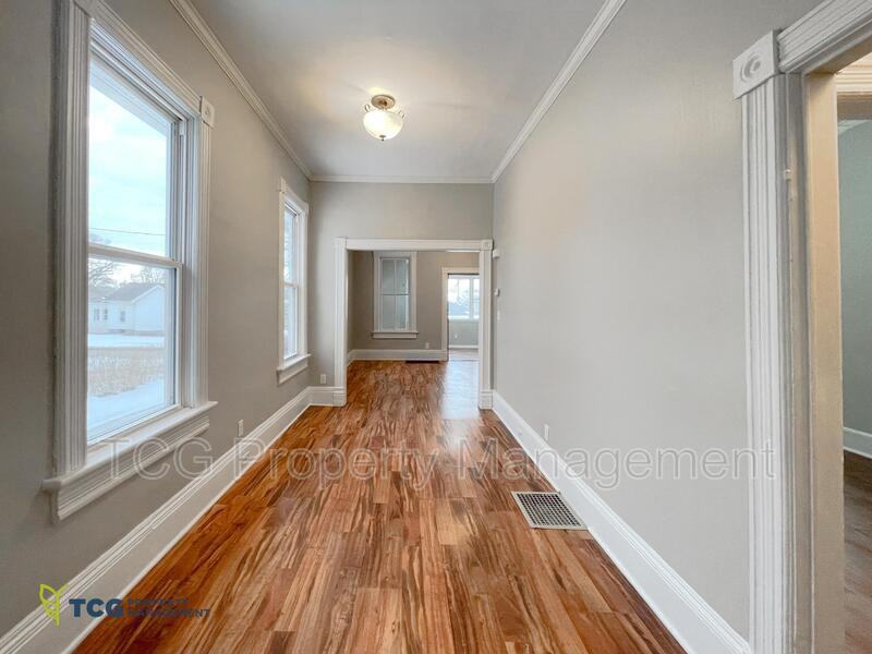 111 W Moore St - Photo 2 of 9