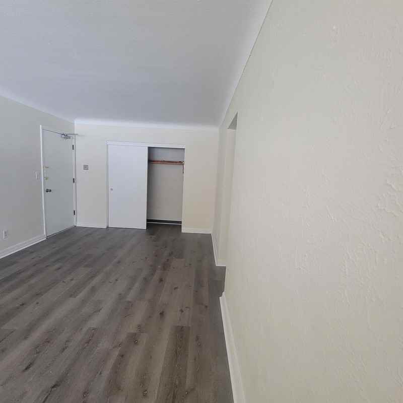 400 Larpenteur Ave W - Photo 2 of 19