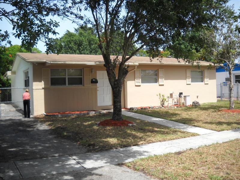 560 Southwest 50th Terrace