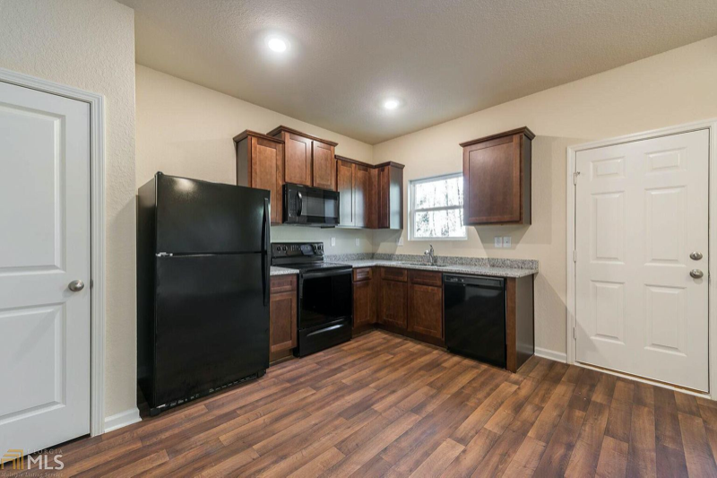 913 Highwood Ln - Photo 5 of 17