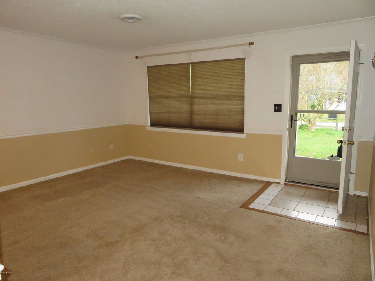201 Spring Drive - Photo 3 of 4