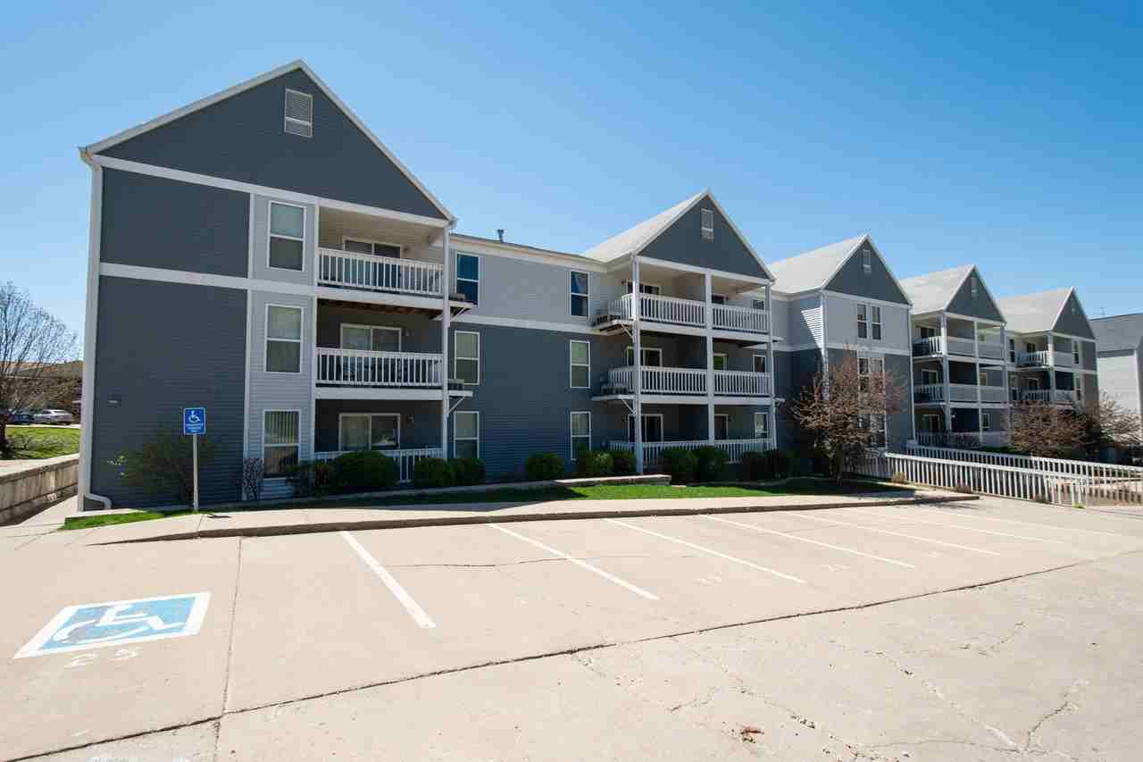 1000 Oakcrest St #305 - Photo 5 of 20