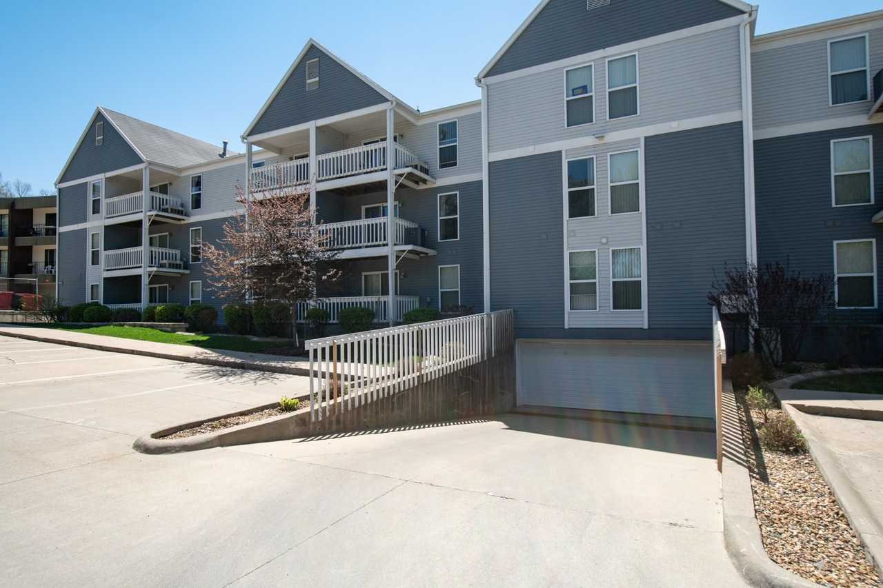 1000 Oakcrest St #305 - Photo 4 of 20