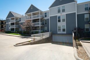 1000 Oakcrest St #305 - Photo 1 of 1