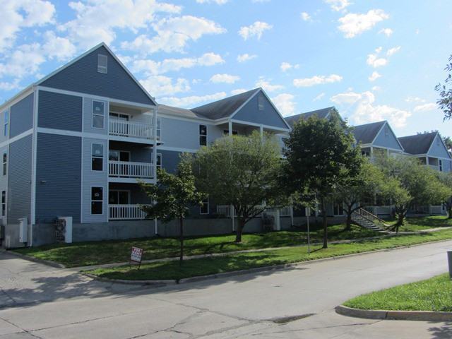 1000 Oakcrest St #305 - Photo 6 of 20